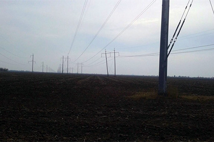 На границе Украины с Крымом подорвали еще одну опору линии электропередач