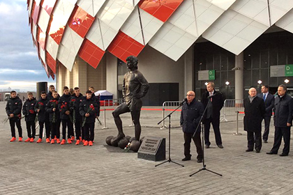 На стадионе «Открытие Арена» установили памятник Черенкову