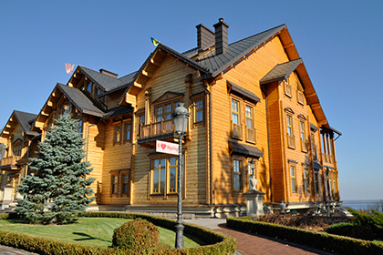 Порошенко предложил сделать во дворце Януковича санаторий для ветеранов АТО