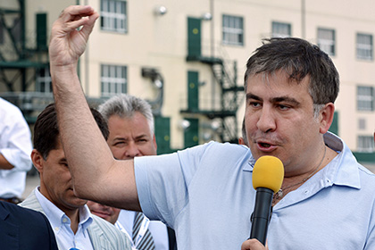 Саакашвили сравнил мэра Одессы с «зелеными человечками»