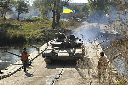 Власти Украины заявили об отводе всех танков с линии соприкосновения