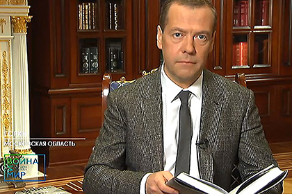 Медведев прочел россиянам отрывок из «Войны и мира»