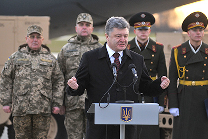 Порошенко заявил об увеличении группировки войск на границе с Крымом