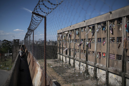 Более ста заключенных совершили побег из бразильской тюрьмы