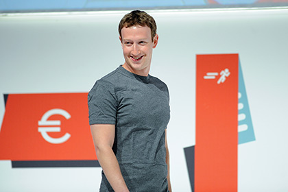 Цукерберг обратился к аудитории Facebook за советом по выбору одежды