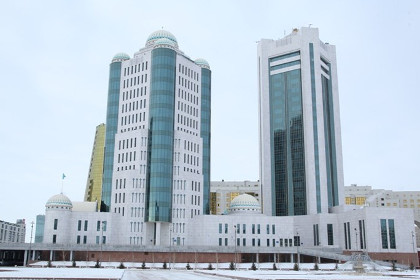 Депутаты казахстанского мажилиса попросили о досрочном роспуске