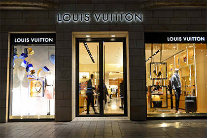 Девальвация заставила Louis Vuitton сильно поднять цены