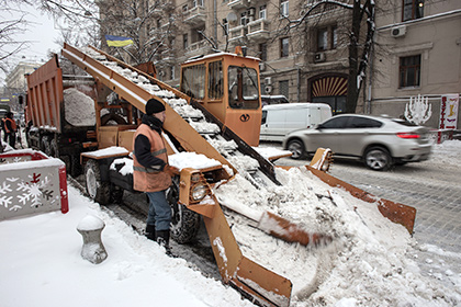На Украине из-за снегопада без света остались 300 населенных пунктов