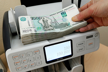 Реальная зарплата россиян сократилась на 9,5 процента за год