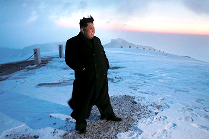 СМИ сообщили о восхождении Ким Чен Ына на высочайшую гору в КНДР