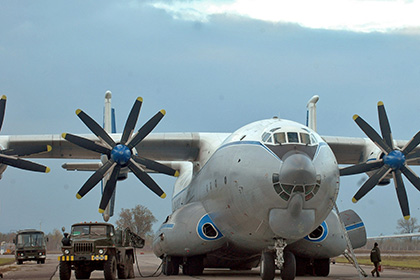 ВВС впервые за 20 лет посадили самолеты Ан-22 «Антей» на грунтовую полосу