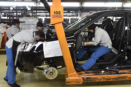 «АвтоВАЗ» сократит производство машин в 2016 году