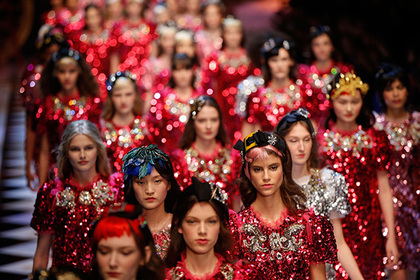 Dolce & Gabbana выкатили на подиум карету Золушки