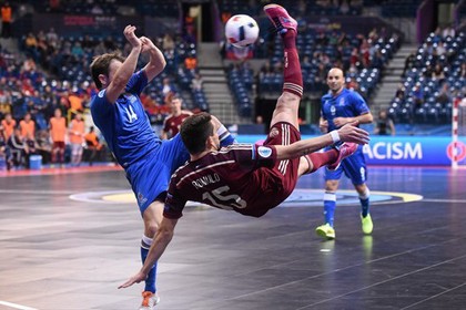 Хет-трик бразильца вывел сборную России по мини-футболу в полуфинал ЧЕ
