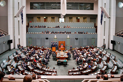 На заседаниях парламента Австралии разрешили кормить грудью