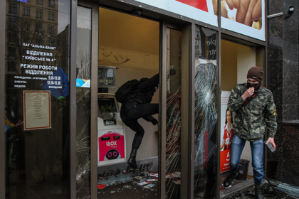 Националиста из Белоруссии отправили под домашний арест за погромы в Киеве