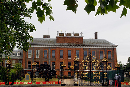 Неизвестный поджег себя перед дворцом принца Уильяма и его жены
