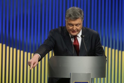Порошенко объяснил погромы в Киеве пропагандой Кремля