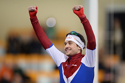 Российский конькобежец Юсков стал трехкратным чемпионом мира