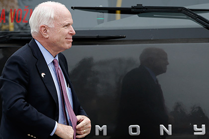 Сенатор Маккейн пообещал заблокировать финансирование нового бомбардировщика