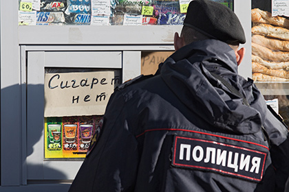В Госдуме предложили запретить продажу сигареты через окошко