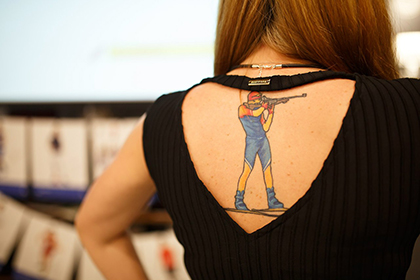 Жительница Тюмени сделала татуировку в честь биатлониста Шипулина