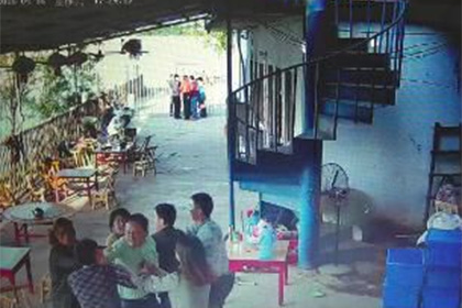 Китайские чиновники насмерть забили владельца ресторана