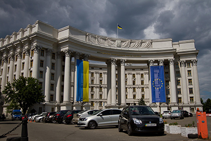 МИД Украины посоветовал гражданам страны воздержаться от поездок в Россию