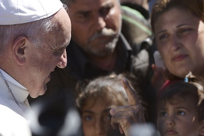 Папа Римский увез с собой из Греции 12 сирийских беженцев