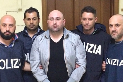 Переодевшиеся в доставщиков пиццы полицейские в Италии арестовали главаря мафии