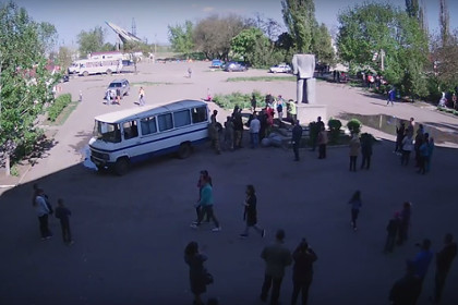 Под Одессой жители отбили памятник Ленину у бойцов «Азова»