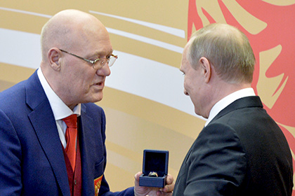 Путину вручили перстень победителя чемпионата России по хоккею