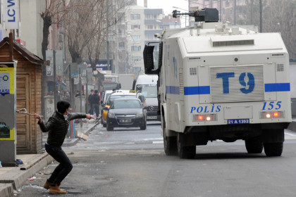В курдском регионе Турции у здания жандармерии подорван автомобиль
