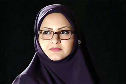 Иранку лишили депутатского кресла за фотографию без хиджаба
