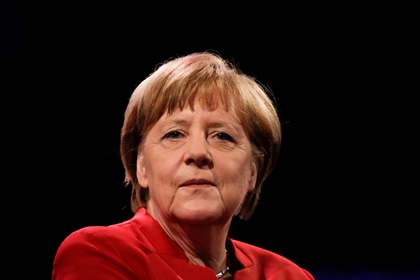 К приемной Меркель подложили свинью