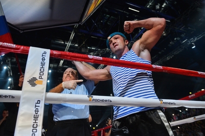 Лебедев нокаутировал Рамиреса и объединил титулы в первом тяжелом весе