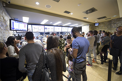 Москвичка подала в суд на Burger King за «религиозное» меню