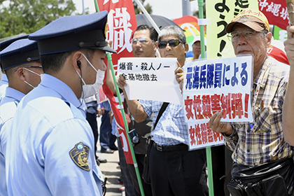 На Окинаве начались протесты после убийства американцем японской девушки