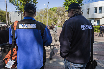 Наблюдателей ОБСЕ и журналистов обстреляли во время вывоза тел из Донбасса