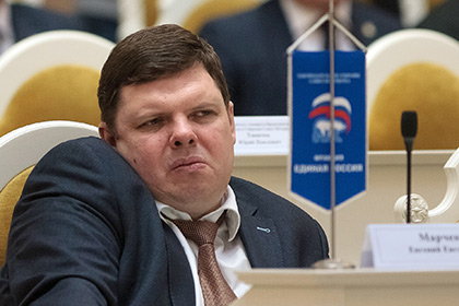 Петербургский депутат отказался целоваться со Шнуровым