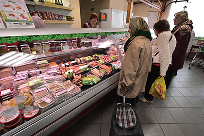Половина россиян стала экономить на продуктах