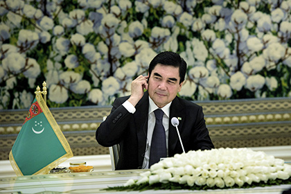 Президент Туркмении написал книгу о небесном великолепии ковров
