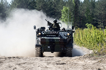 Страны Балтии задумались об отмене виз для солдат НАТО