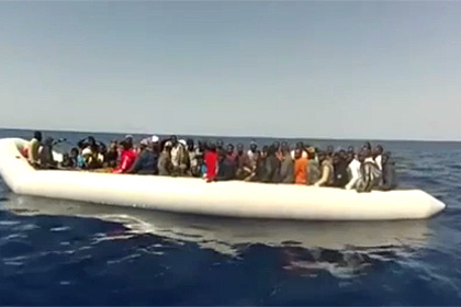 У берегов Ливии при крушении судна погибли 20 мигрантов