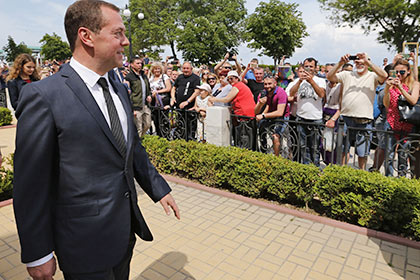 Украина выразила протест из-за поездки Медведева в Крым