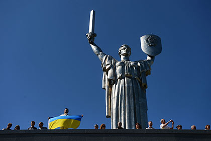 В Киеве демонтируют последние пять памятников советской эпохи