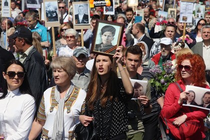 В Николаеве активисты «Азова» попытались сорвать шествие «Бессмертного полка»