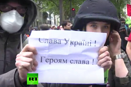 В Париже проукраинские активисты напали на журналистку RT