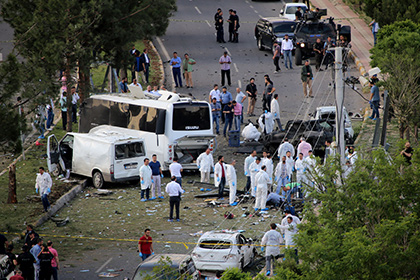 В турецком городе Диярбакыр взорвали автобус с силовиками