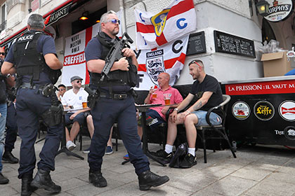 Армия начала патрулировать улицы Марселя перед матчем Россия — Англия